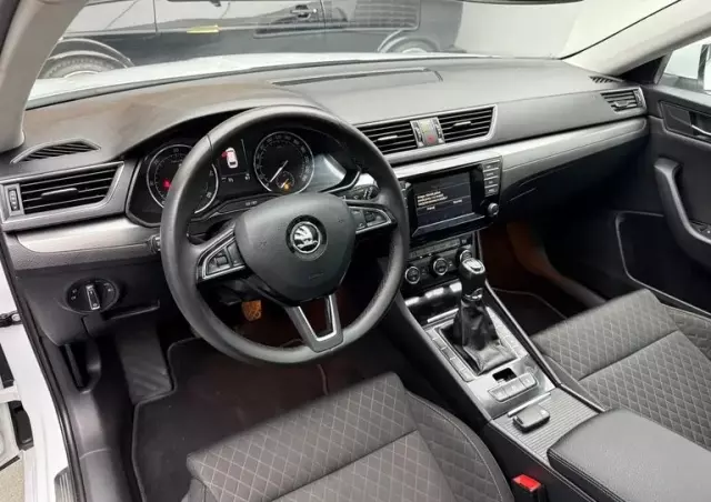 SKODA Superb 1.6 TDI Style