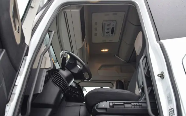 FORD F-MAX 500 / RETARDER / KLIMATYZACJA POSTOJOWA / ACC / NAWIGACJA / KLIMA / LEDY / 2 ZBIORNIKI / FULL SPILERY / 2023 / NISKI PRZEBIEG / FULL OPCJA / GWARANCJA PRODUCENTA / SERWISOWANY / SPROWADZONY 
