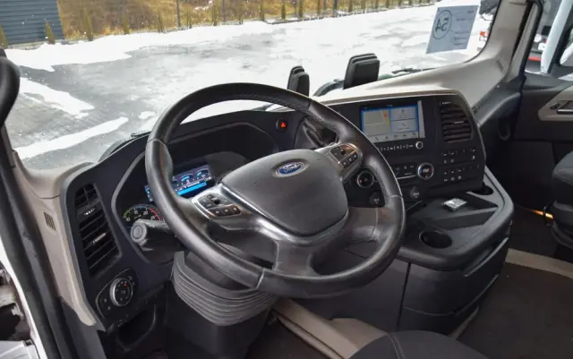 FORD F-MAX 500 / RETARDER / KLIMATYZACJA POSTOJOWA / ACC / NAWIGACJA / KLIMA / LEDY / 2 ZBIORNIKI / FULL SPILERY / 2023 / NISKI PRZEBIEG / FULL OPCJA / GWARANCJA PRODUCENTA / SERWISOWANY / SPROWADZONY 