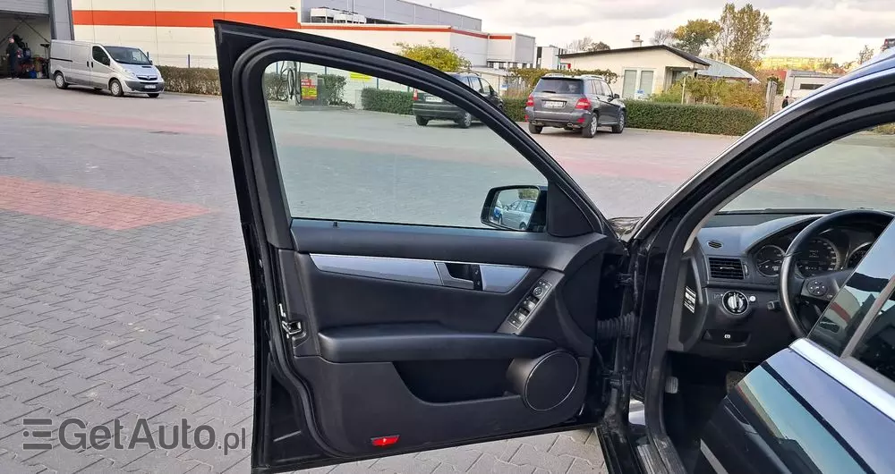 MERCEDES-BENZ Klasa C 180 T BlueEFFICIENCY 7G-TRONIC Elegance