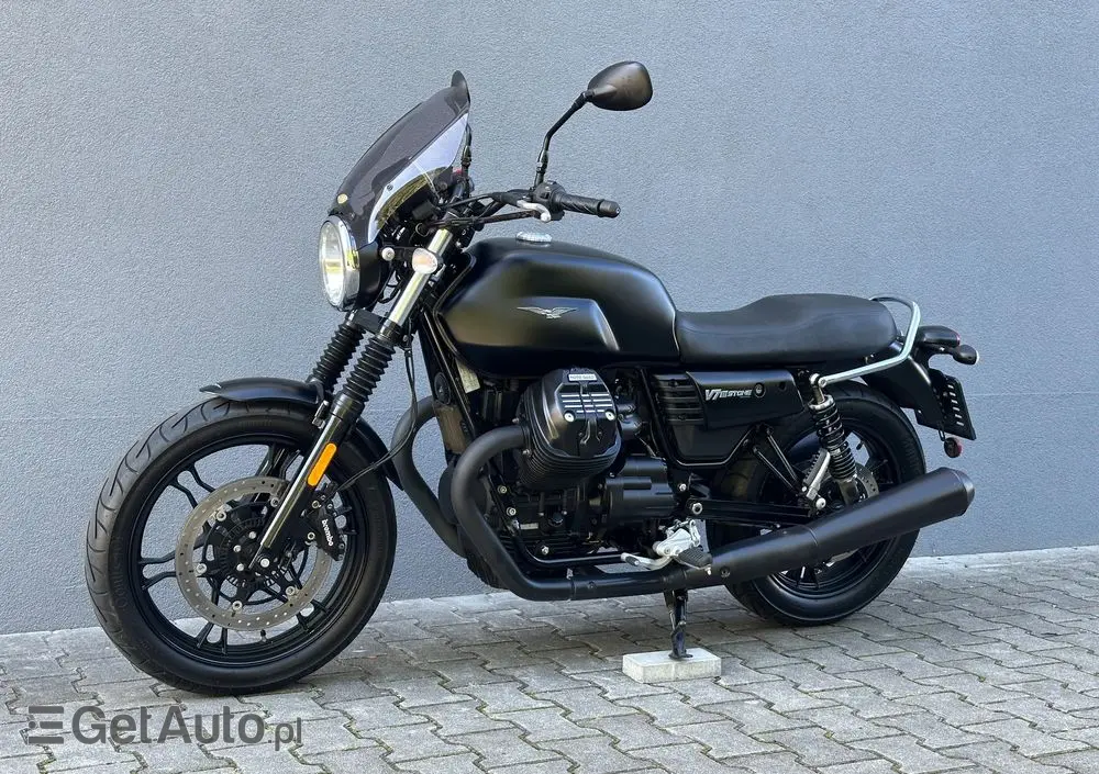 MOTO GUZZI V7 
