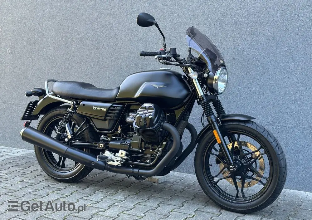 MOTO GUZZI V7 