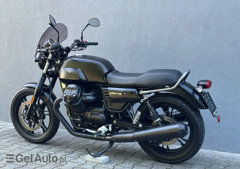 MOTO GUZZI V7 
