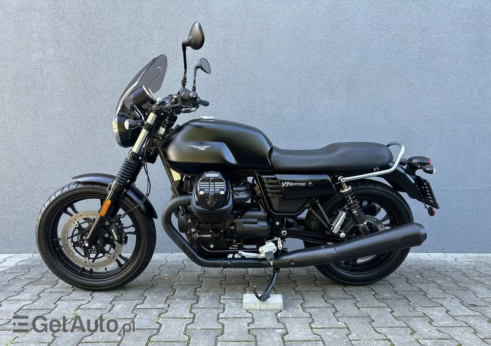MOTO GUZZI V7 