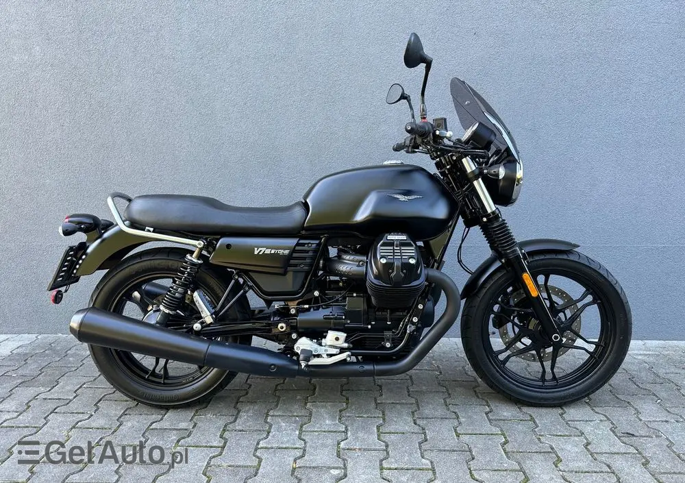 MOTO GUZZI V7 