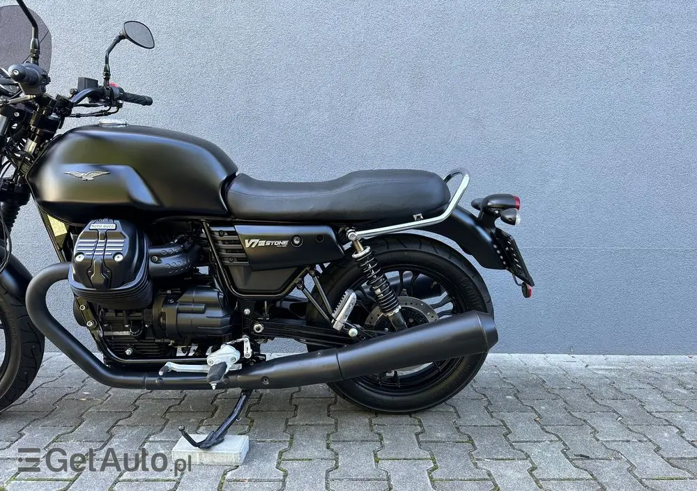 MOTO GUZZI V7 