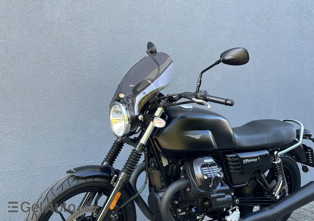 MOTO GUZZI V7 