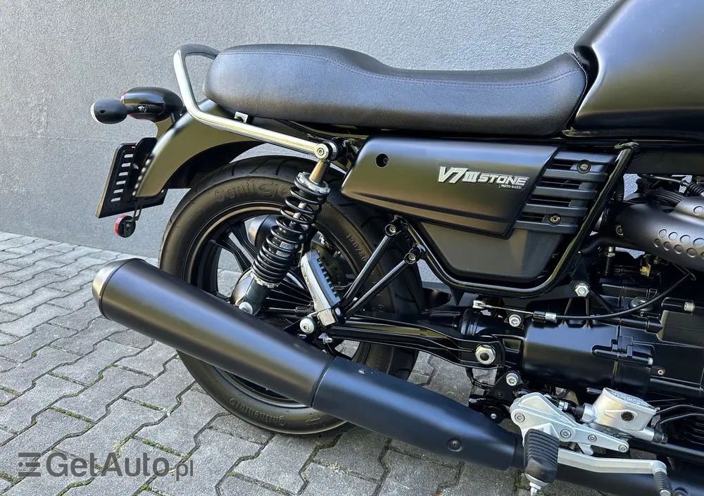 MOTO GUZZI V7 