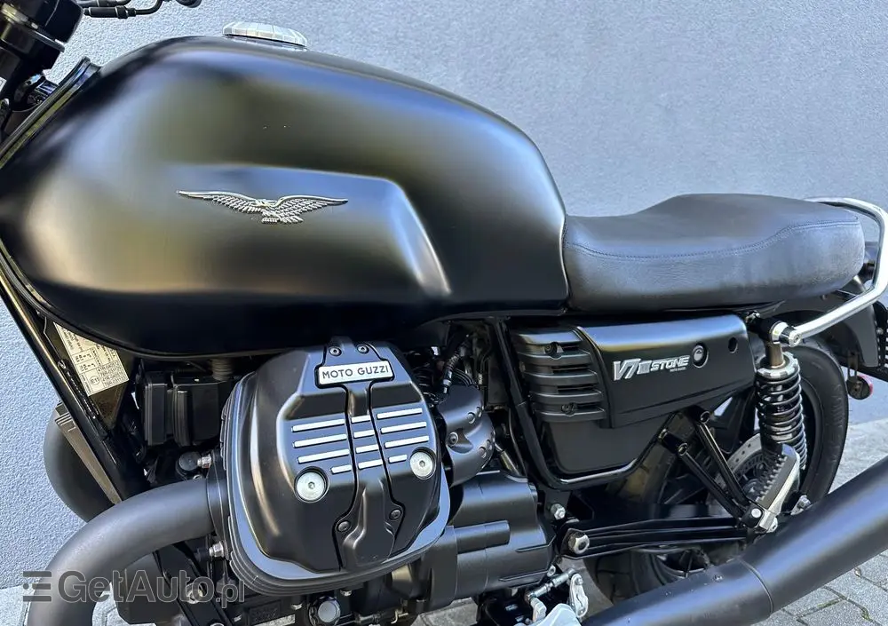 MOTO GUZZI V7 