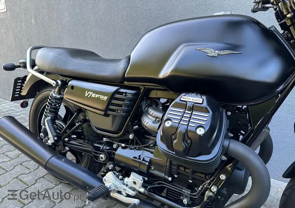 MOTO GUZZI V7 