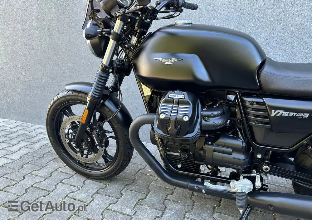 MOTO GUZZI V7 