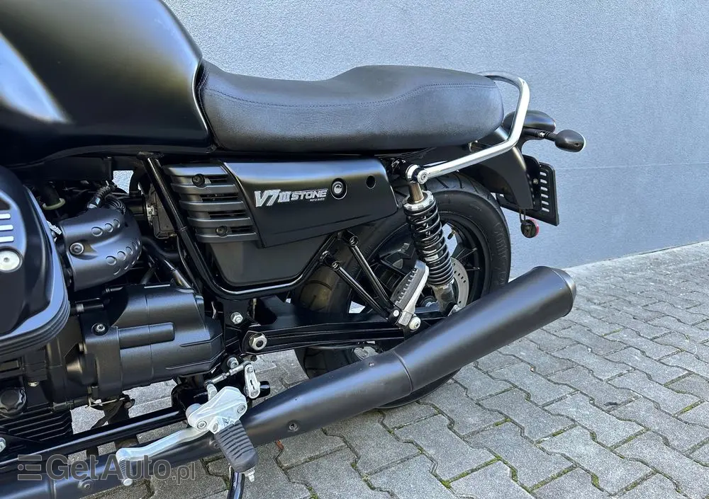 MOTO GUZZI V7 