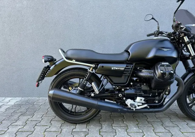 MOTO GUZZI V7 