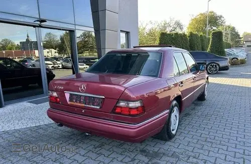 MERCEDES-BENZ 200 