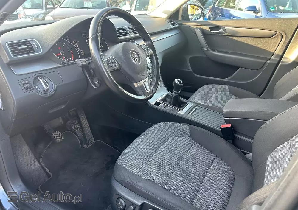VOLKSWAGEN Passat 1.6 TDI Comfortline