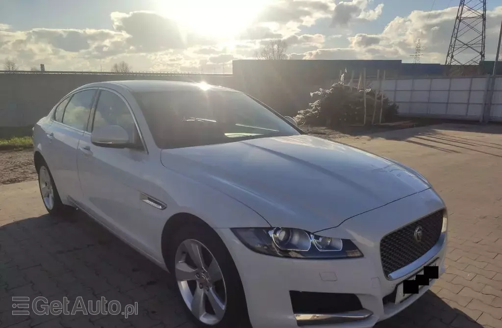 JAGUAR XF 