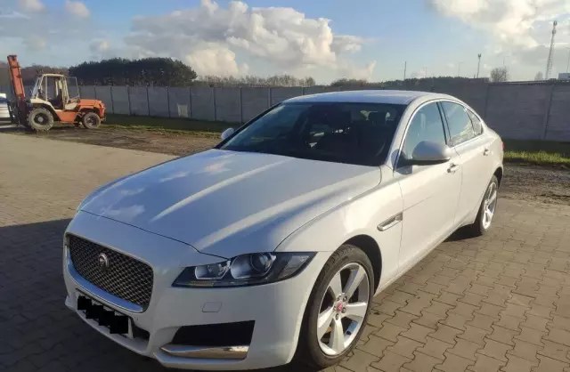 JAGUAR XF 