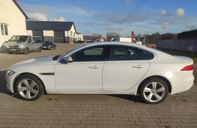JAGUAR XF 