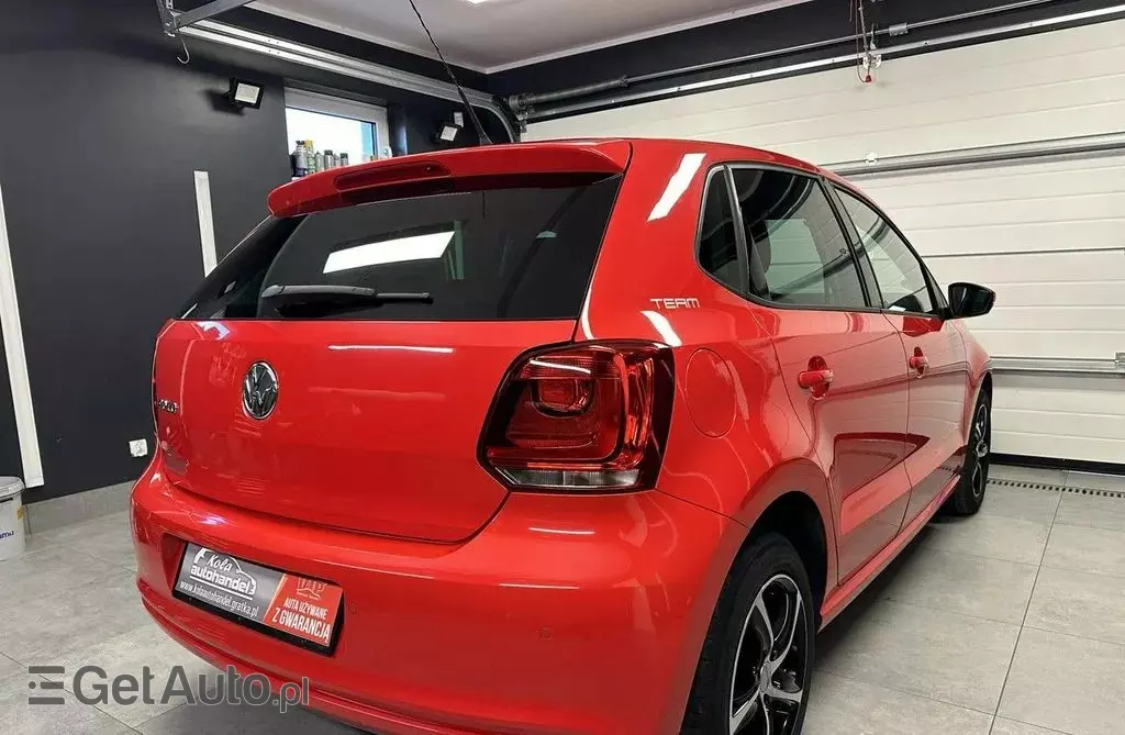 VOLKSWAGEN Polo 