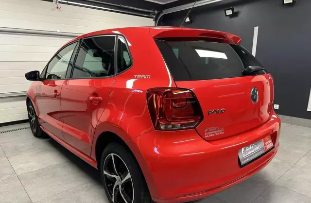 VOLKSWAGEN Polo 