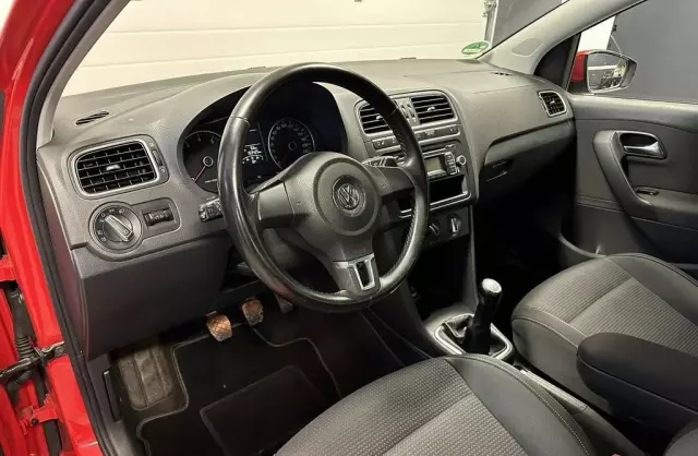 VOLKSWAGEN Polo 