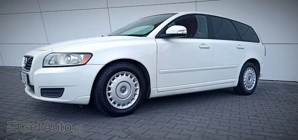 VOLVO V50 D2
