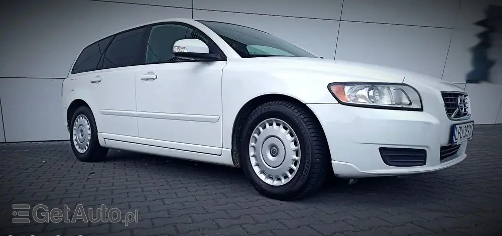 VOLVO V50 D2