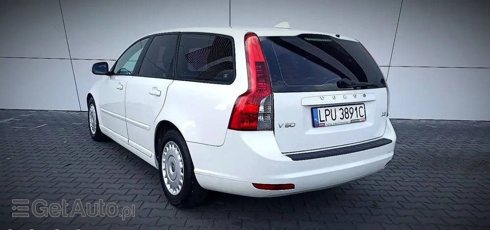 VOLVO V50 D2