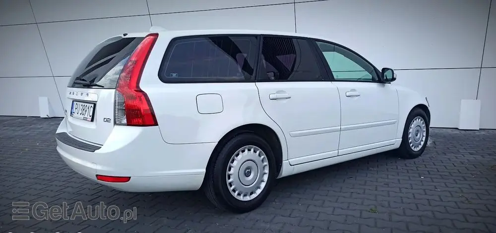 VOLVO V50 D2