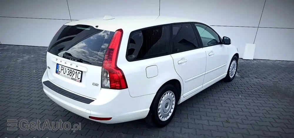 VOLVO V50 D2