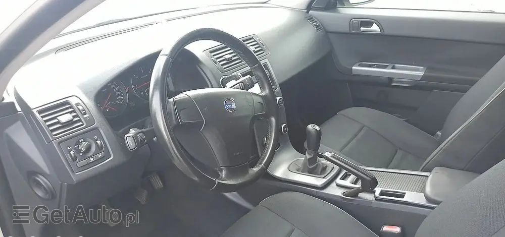 VOLVO V50 D2