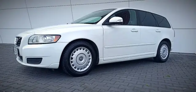 VOLVO V50 D2