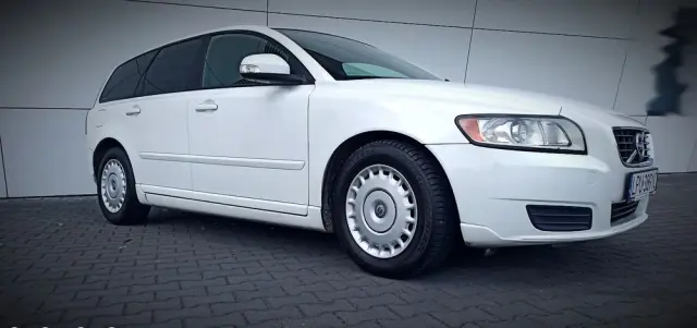 VOLVO V50 D2