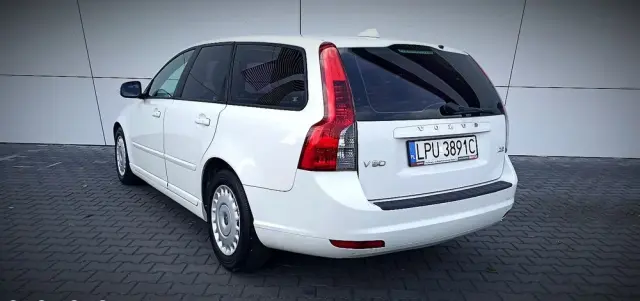 VOLVO V50 D2