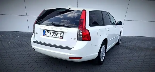 VOLVO V50 D2