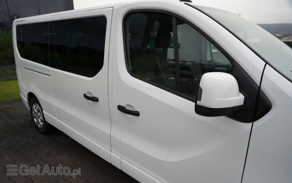 RENAULT TRAFIC III / BUS / 9 MIEJSC / PIERWSZY WŁAŚCICIEL / POLSKI SALON / 2022 ROK / 