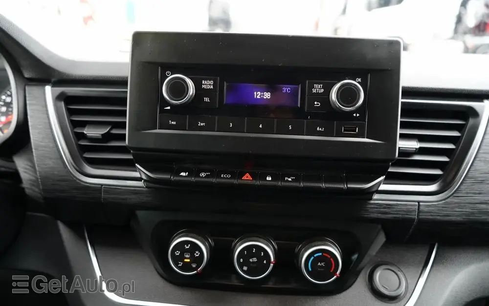 RENAULT TRAFIC III / BUS / 9 MIEJSC / PIERWSZY WŁAŚCICIEL / POLSKI SALON / 2022 ROK / 