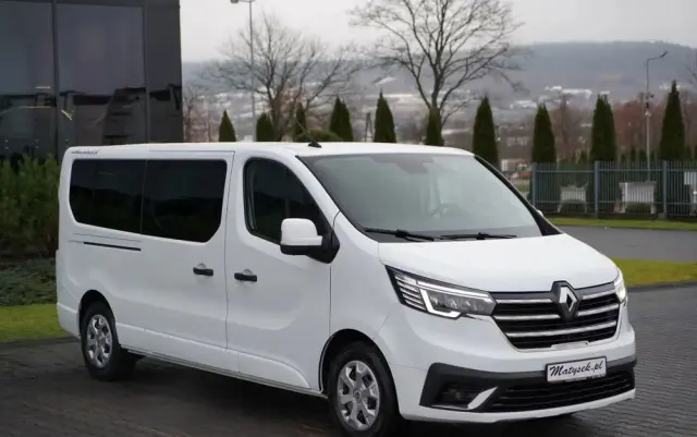RENAULT TRAFIC III / BUS / 9 MIEJSC / PIERWSZY WŁAŚCICIEL / POLSKI SALON / 2022 ROK / 