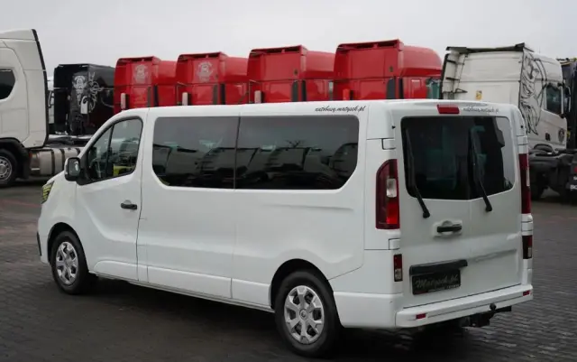 RENAULT TRAFIC III / BUS / 9 MIEJSC / PIERWSZY WŁAŚCICIEL / POLSKI SALON / 2022 ROK / 