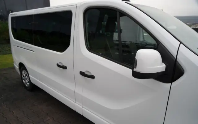 RENAULT TRAFIC III / BUS / 9 MIEJSC / PIERWSZY WŁAŚCICIEL / POLSKI SALON / 2022 ROK / 