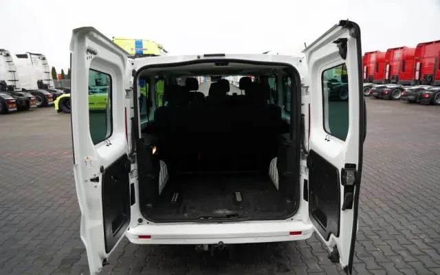 RENAULT TRAFIC III / BUS / 9 MIEJSC / PIERWSZY WŁAŚCICIEL / POLSKI SALON / 2022 ROK / 