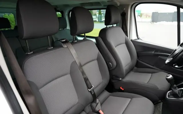 RENAULT TRAFIC III / BUS / 9 MIEJSC / PIERWSZY WŁAŚCICIEL / POLSKI SALON / 2022 ROK / 