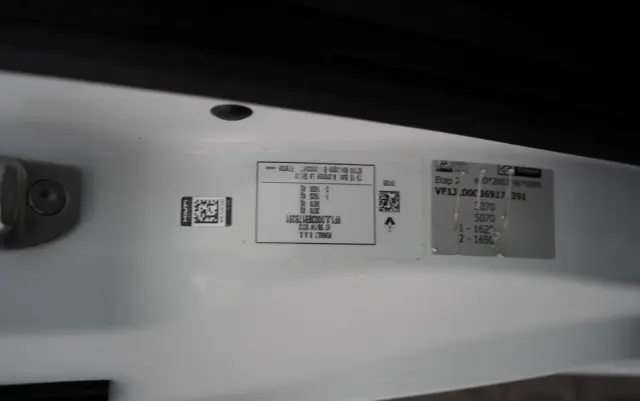 RENAULT TRAFIC III / BUS / 9 MIEJSC / PIERWSZY WŁAŚCICIEL / POLSKI SALON / 2022 ROK / 