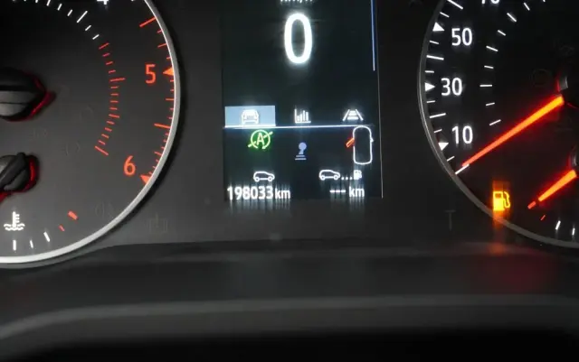 RENAULT TRAFIC III / BUS / 9 MIEJSC / PIERWSZY WŁAŚCICIEL / POLSKI SALON / 2022 ROK / 