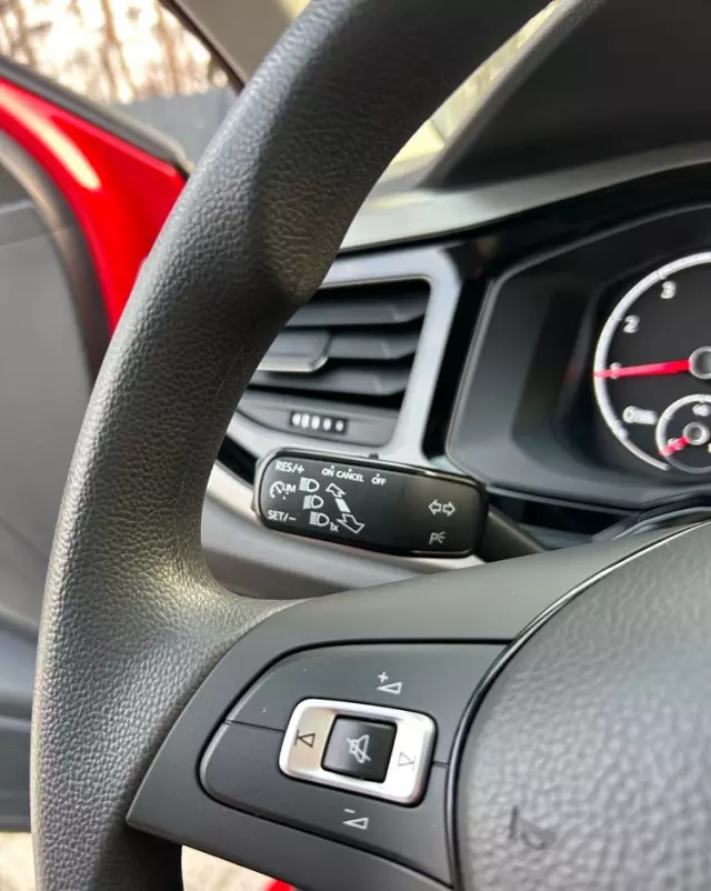 VOLKSWAGEN Polo 1.0 TSI Comfortline DSG