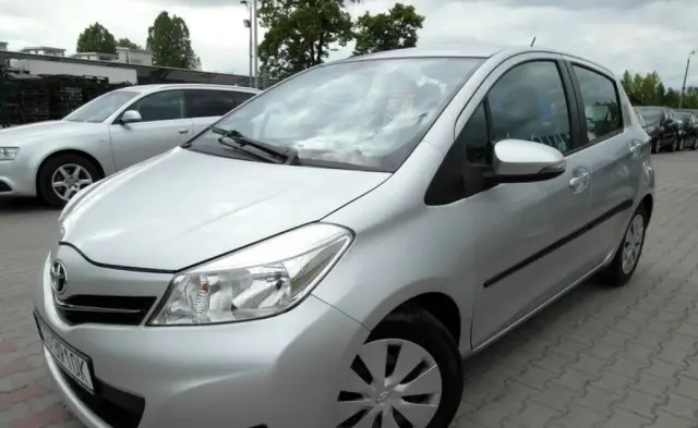 TOYOTA Yaris 