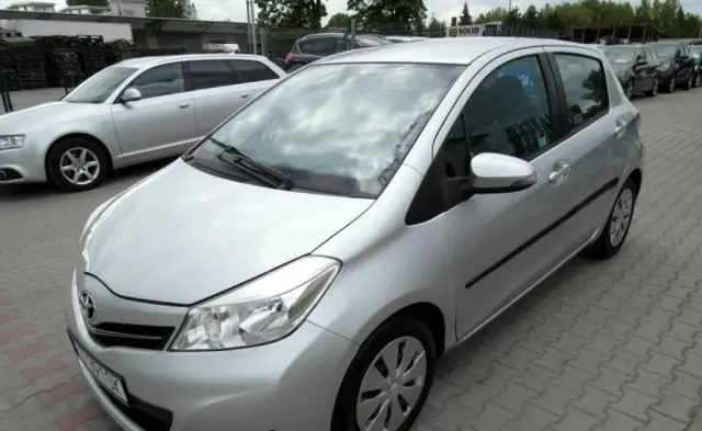 TOYOTA Yaris 