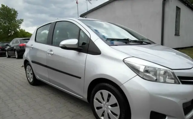 TOYOTA Yaris 