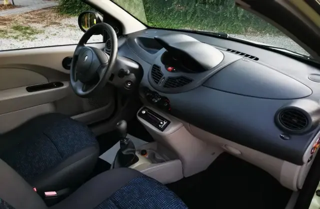 RENAULT Twingo 
