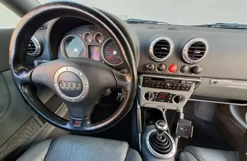 AUDI TT 